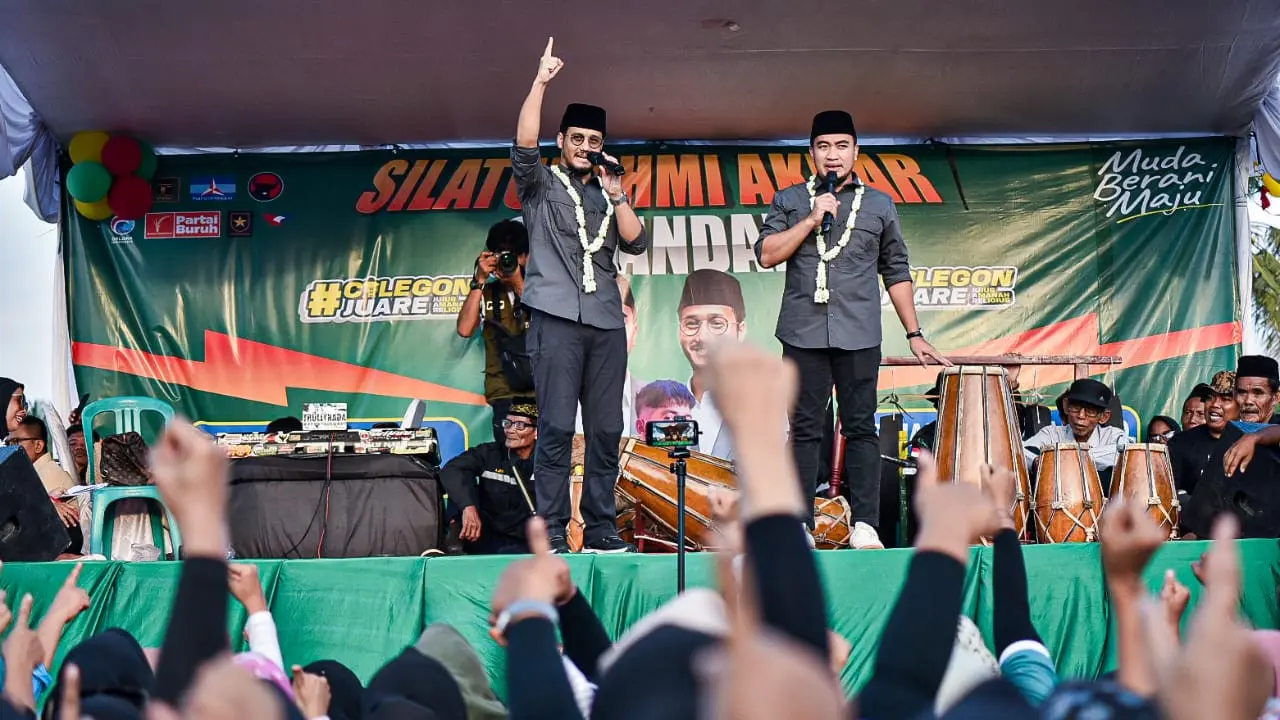 Pasangan Calon Wali Kota dan Calon Wakil Wali Kota Cilegon, Robinsar dan Fajar Hadi Prabowo bersilaturahmi dengan ribuan masyarakat Kecamatan Ciwandan, di Lapangan KP Keramat, Cilegon, Rabu (6/11/2024) (Istimewa)