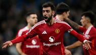 Gol Bruno Fernandes dari titik putih berhasil menyamakan kedudukan pada menit ke-88. Dua menit kemudian, Amad Diallo mencetak gol kemenangan yang sensasional di akhir pertandingan untuk Manchester United, juara Liga Inggris 20 kali itu. (Paul ELLIS/AFP)