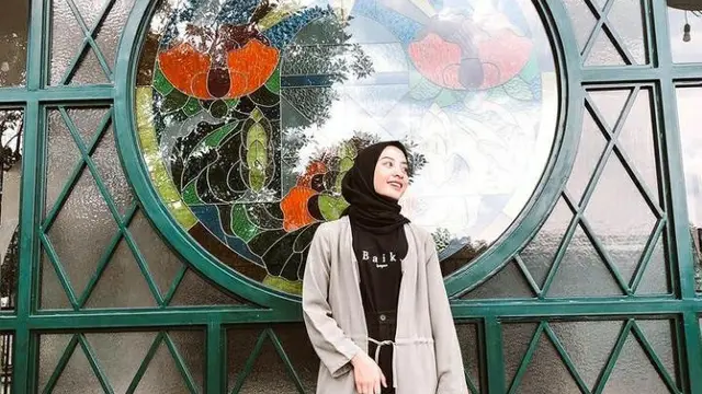 6 Gaya Berhijab dengan Celana Gombrang ala Ratrisha Anadya