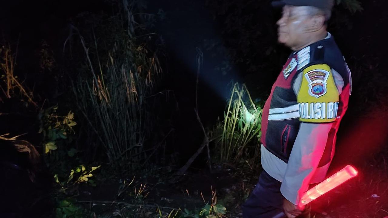 Para korban dievakuasi ke Rumah Sakit terdekat dan beberapa dibawa ke rumah sakit di Kota Malang.