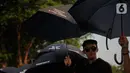 Aktivis Jaringan Solidaritas Korban untuk Keadilan mengikuti aksi Kamisan di depan Istana Merdeka, Kamis (24/10/2019). Aksi ke-607 mengkritisi pelantikan Prabowo Subianto sebagai Menteri Pertahanan yang dianggap bertanggung jawab atas sejumlah kasus pelanggaran HAM. (Liputan6.com/Immanuel Antonius)