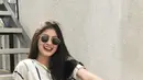 Selain berkarier di dunia akting, saat ini ia pun kerap tampil dalam berbagai pemotretan. Seperti beberapa waktu belakangan ini saat tampil gaya dalam pemotretan bersama Rio Motret. Tampil menawan dengan full makeup, penampilannya sempat bikin pangling. Gaya khasnya yang selalu stylish dengan busana kasual, terlihat berbeda dalam pemotretan dengan busana yang lebih feminim. (Liputan6.com/IG/@flaviozavieraa)