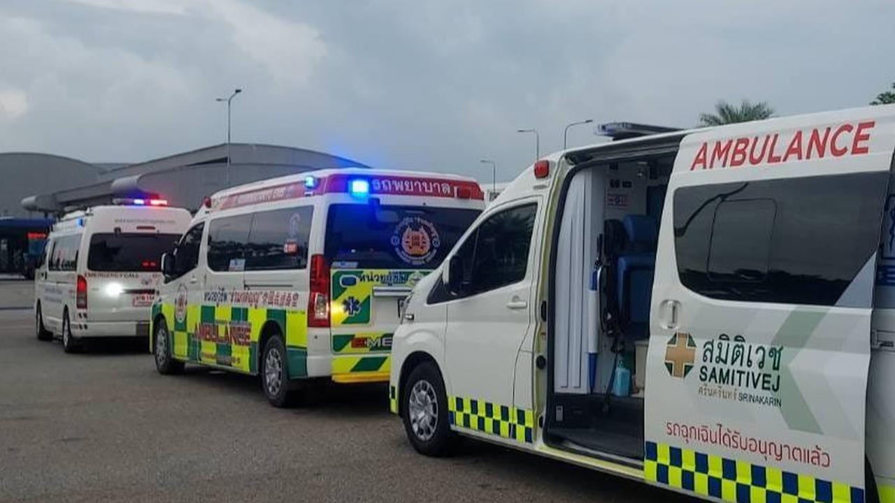 Otoritas Thailand mengirimkan ambulans dan tim kedaruratan ke Bandara Suvarnabhumi.