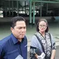 Menteri BUMN Erick Thohir dan Pengageng Kemantren Langenpraja Pura Mangkunegaran, GRAj Ancillasura Marina Sudjiwo di Pura Mangkunegaran, Minggu (27/11).(Liputan6.com/Fajar Abrori)