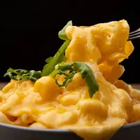 Cheesy mashed potato cocok disantap sebagai menu pendamping, seperti steak sapi, ayam panggang, smoked beef, dan lainnya. (Foto/dok: Freepik)