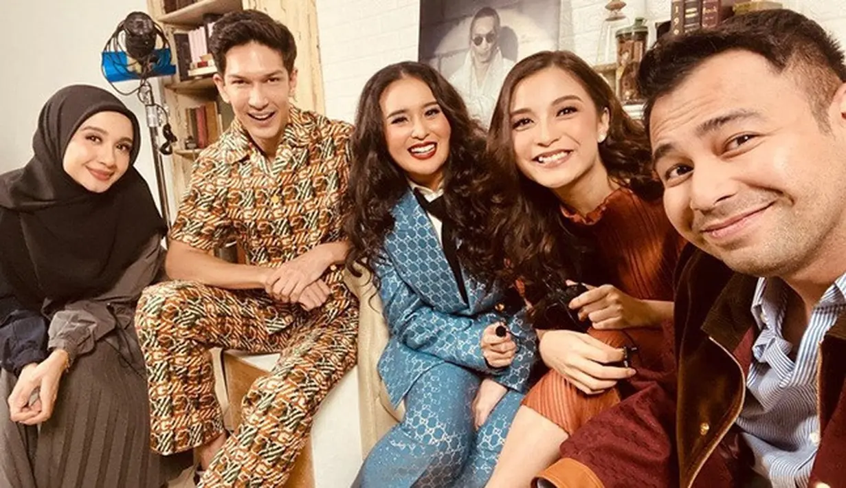 BBB dan Melly Goeslaw pemotretan (Sumber: Instagram/raffinagita1717)