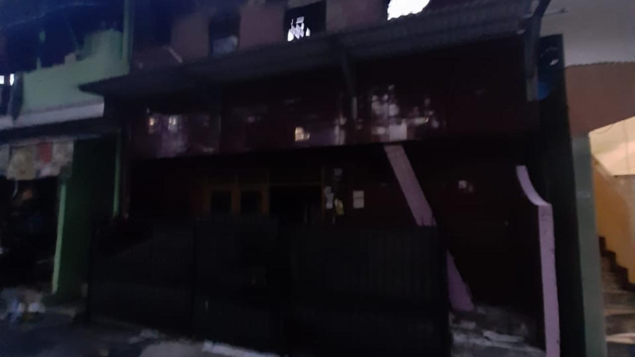 Kebakaran terjadi di Jalan Inspeksi Kali Sunter, Kelapa Gading, Jakarta Utara pada Sabtu, 4 Oktober 2020 pagi. Kebakaran itu terjadi pukul 05.24 WIB.