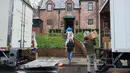 Kesibukan pekerja melakukan pemindahan barang-barang milik keluarga Presiden Barack Obama di sebuah rumah sewaan di lingkungan Kalorama dari Washington, 17 Januari 2017. Rumah tersebut mempunyai sembilan kamar dan delapan kamar mandi (AP Photo/Cliff Owen)