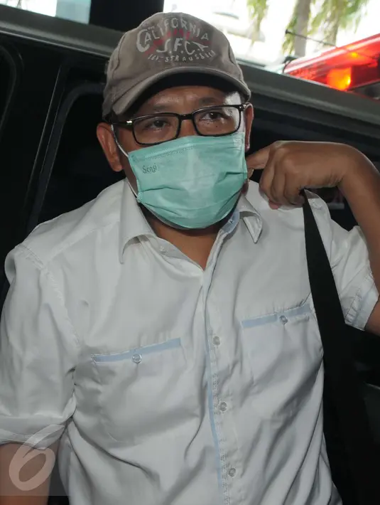 Kedatangan Anas Urbaningrum untuk diperiksa sebagai saksi untuk tersangka Sugiharto terkait dugaan korupsi pengadaan KTP elektronik di Kemendagri, Jakarta, Selasa (10/1). (Liputan6.com/Helmi Afandi)