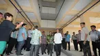 Kamis (14/8/14), Gubernur DKI Jakarta Jokowi meninjau tower baru Rusun Cipinang Besar Selatan, Jakarta.(Liputan6.com/Herman Zakharia) 