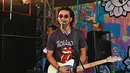 Artis kelahiran Jerman, 29 Juli 2000 ini mengaku sangat menikmati perannya. Selain itu, ia mengaku perannya tersebut bisa mengobati kerinduan terhadap manggung. Seperti diketahui, dulu Bryan sempat mencicipi dunia tarik suara. Ia merupakan mantan anggota Super7 dan Minutes Before Midnight. (Liputan6.com/IG/@bryandomani_bd_)