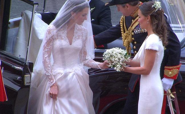 Gaun cantik Kate Middleton yang berharga fantastis/copyright AP Photo/APTN