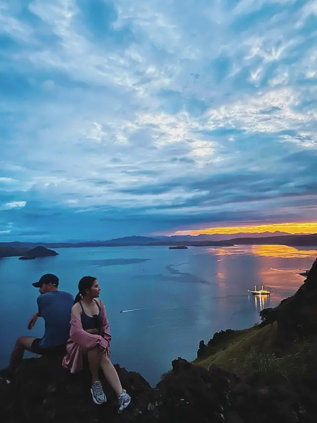 Prilly Latuconsina liburan bareng Reza Rahadian di Labuan Bajo (Foto: Instagram prillylatuconsina96)