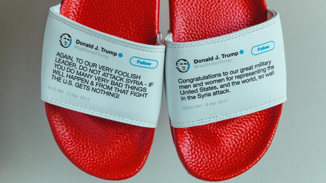 Sandal bertuliskan tweet Presiden Donald Trump (Sam Morrison / PresidentFlipFlops.com)