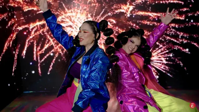 Titi DJ saat berpenampilan di MV Show Off Your Colors