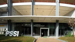 Tampilan luar kantor PSSI di Pintu IX Gelora Bung Karno Jakarta usai direnovasi selama lebih kurang 10 bulan. Foto diambil pada 5 Januari 2015. (Liputan6.com/Helmi Fithriansyah)
