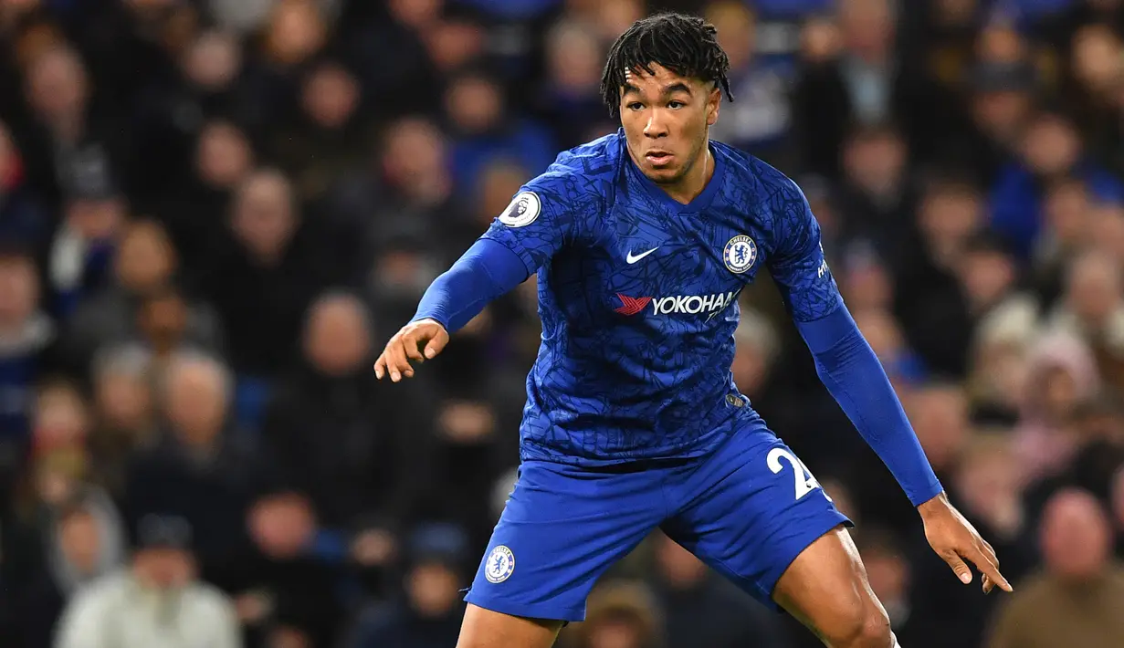 2. Reece James (Chelsea) - James mampu menunjukkan performa yang cukup mengesankan bersama Chelsea. Dari 22 penampilan, bek 20 tahun ini mencetak dua gol dan empat assist. (AFP/Ben Stansall)