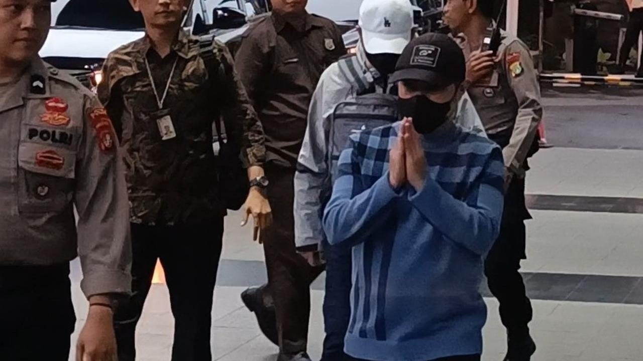 Pakai Masker dan Topi Hitam, Begini Penampakan Pj Wali Kota Pekanbaru Saat Digiring ke Gedung KPK