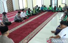 Shalat Gaib Ojol Bangkalan: Polres dan Komunitas Ojek Online Gelar Doa Bersama untuk Affan Kurniawan, Ini Fakta Uniknya!