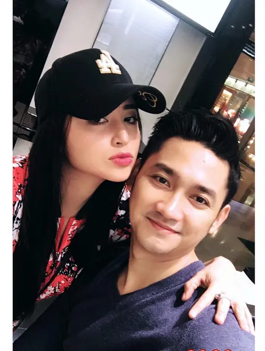 Dewi Perssik dan Angga Wijaya