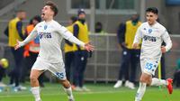Inter Milan menyerah 0-1 dari Empoli pada laga pekan ke-19 Serie A di Giuseppe Meazza, Selasa (24/1/2023) dini hari WIB. Gol tunggal kemenangan Empoli dicetak Tommaso Baldanzi (kiri).&nbsp;(AP Photo/Luca Bruno)