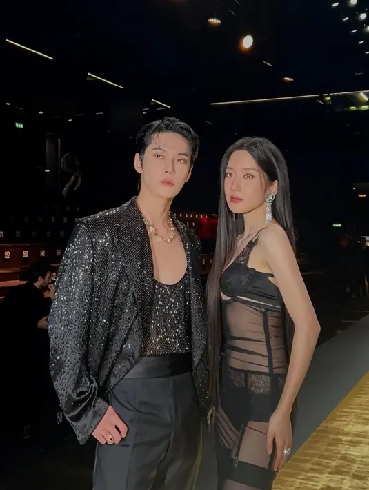 Penampilan Moon Ga Young ini dinilai terlalu berani, terutama oleh netizen Korea. [Foto: Instagram/multi.boygroups1]