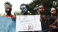 Mahasiswa Papua yang tergabung dalam Aliansi Mahasiswa Anti Rasisme, Kapitalisme, Kolonialisme, dan Militerisme berunjuk rasa di depan Istana Merdeka, Jakarta, Rabu (28/8/2019). Dalam aksinya, mahasiswa juga menyinggung soal aksi rasialisme yang terjadi di Surabaya. (Liputan6.com/Angga Yuniar)