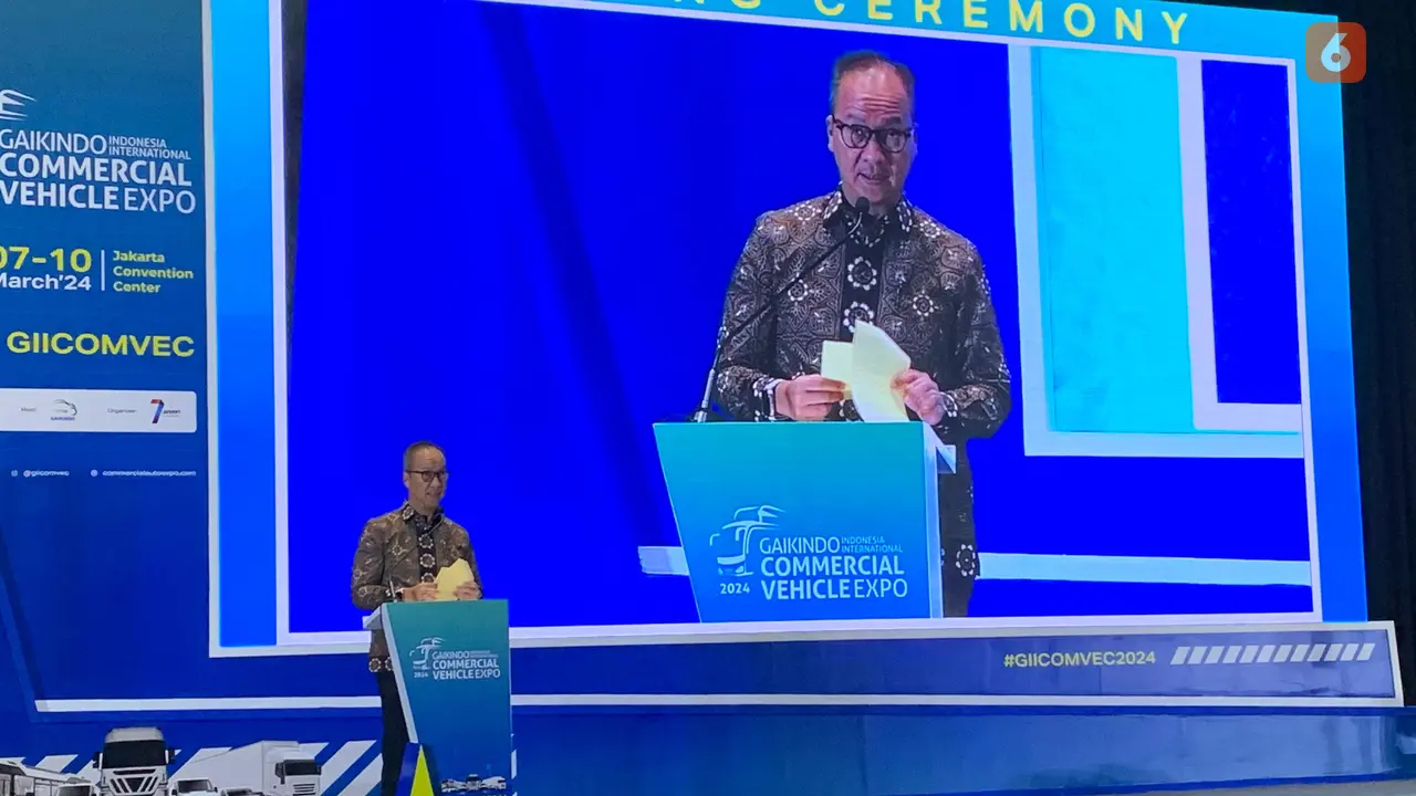 Menperin Agus Gumiwang Sampaikan Pidato Sambutan di GIICOMVEC 2024 soroti isu truk tambang impor ilegal. (Liputan6.com/Khizbulloh Huda)