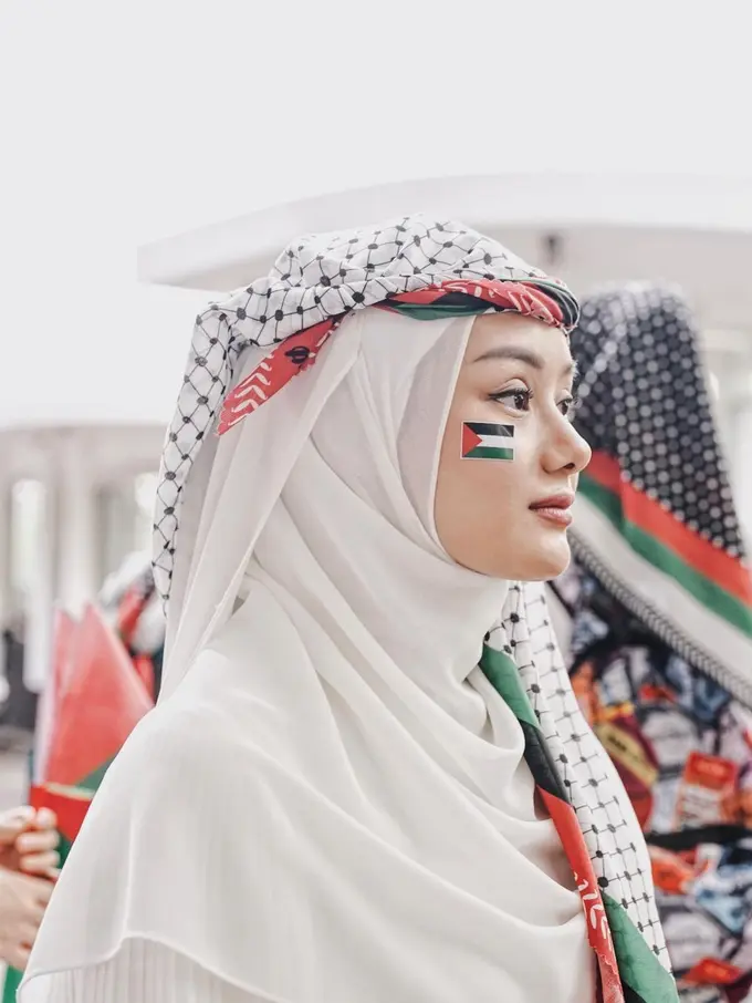 6 Adu Gaya Artis Saat Pakai Sorban, dari Aaliyah Massaid, Prilly Latuconsina, hingga Syifa Hadju