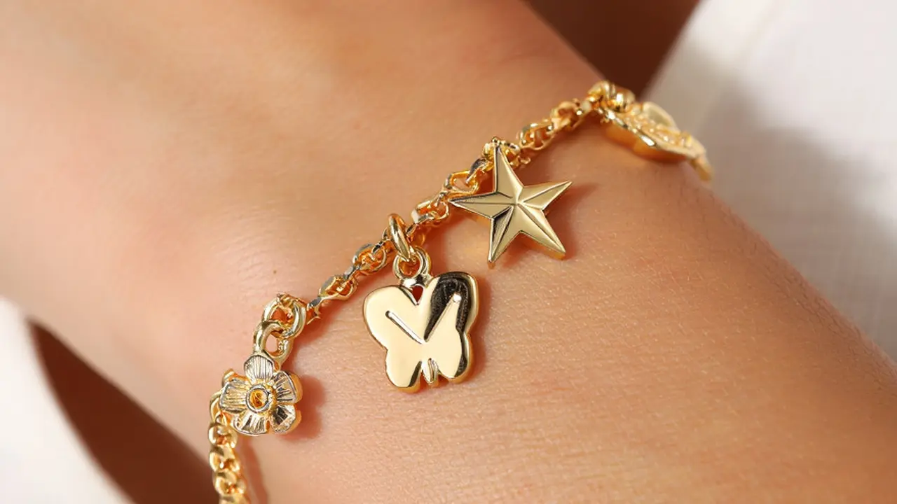 Model Gelang Emas 18 Karat Charm Unik