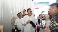 Menteri Perdagangan Budi Santoso melepas ekspor perdana 8.872 pasang produk alas kaki buatan CV Rumah Jeddiah senilai USD 38 ribu, atau sekitar Rp618 juta, ke Kuwait hari ini, Selasa, (3/6/2025) di Surabaya, Jawa Timur.