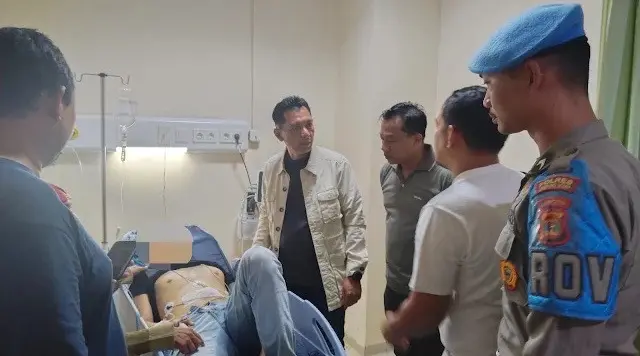 Tangis Ayah Pecah Usai Brigpol Ariyadi Ditembak Buronan