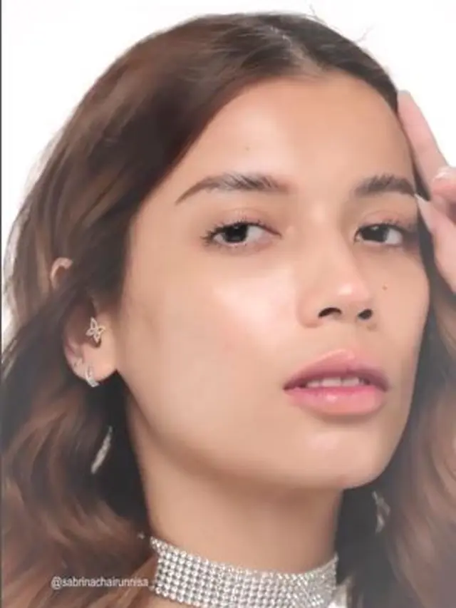 Tampil Beda, Ini 6 Potret Sabrina Chairunnisa dengan Rambut Sebahu