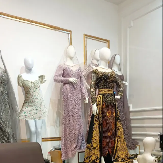6 Editan Patung Manekin Pakai Baju Ini Kocak Tapi Rapi, Bisa Bikin Terkecoh