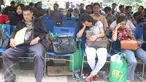 Pemohon pajak mengantri untuk mengikuti program Tex amnesty di kantor Ditjen Pajak, Jakarta, Jumat (31/3). Hari ini merupakan hari terakhir program pengampunan pajak atau tax amnesty dan akan di tutup pada pukul 00:00. (Liputan6.com/Angga Yuniar)