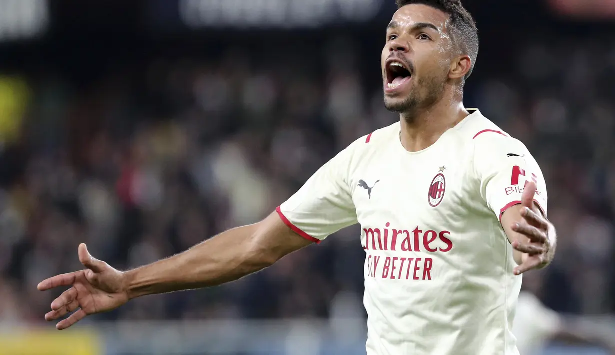 Penyerang AC Milan, Junior Messias berselebrasi usai mencetak gol ke gawang Genoa pada pertandingan lanjutan Liga Serie A Italia di stadion Genoa Luigi Ferraris, Italia, Kamis (2/11/2021). Messias mencetak dua gol dan mengantar AC Milan menang atas Genoa 3-0. (Tano Pecoraro/LaPresse via AP)