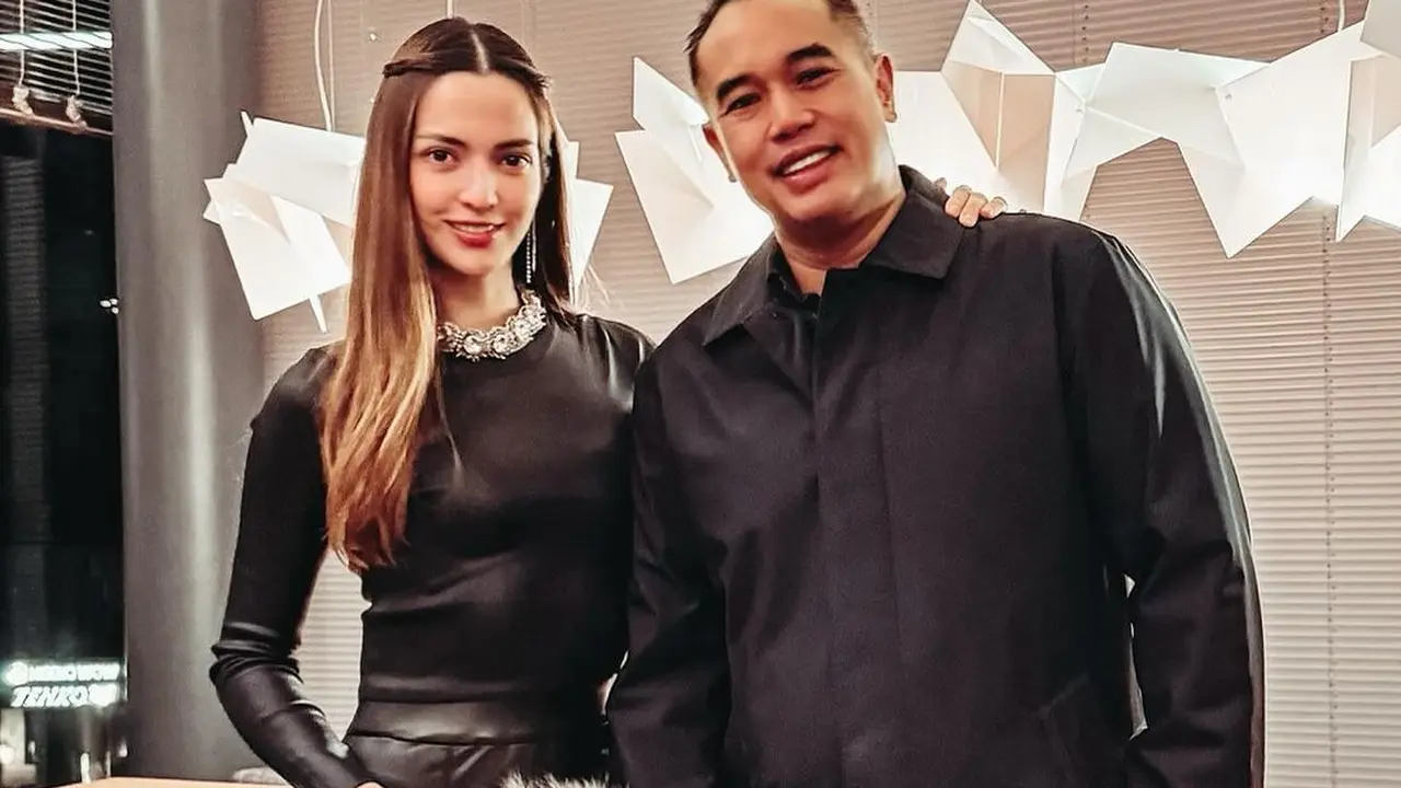 Gaya Monokrom Nia Ramadhani dan Ardi Bakrie Rayakan Anniversary Pernikahan ke-14 di Jepang