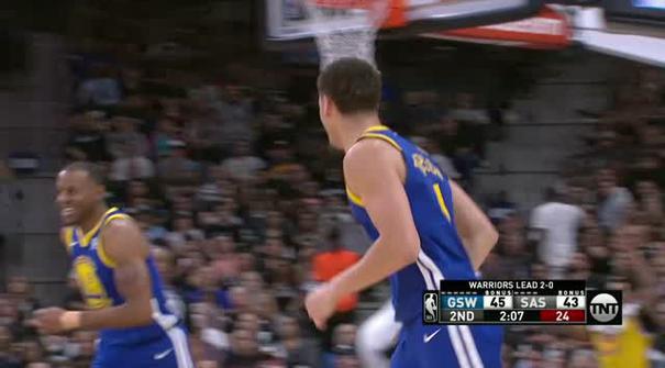 Berita video game recap NBA 2017-2018 antara Golden State Warriors melawan San Antonio Spurs dengan skor 110-97.