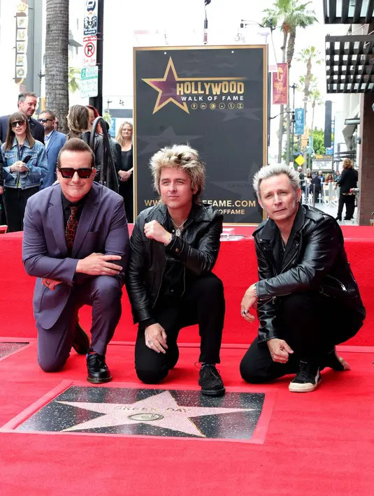 Green Day memulai kesuksesan setelah merilis album pemenang Grammy tahun 1994 "Dookie" yang terjual lebih dari 12 juta kopi yang menampilkan lagu-lagu hit "When I Come Around" dan "Basket Case." (Monica Schipper/Getty Images North America/Getty Images via AFP)