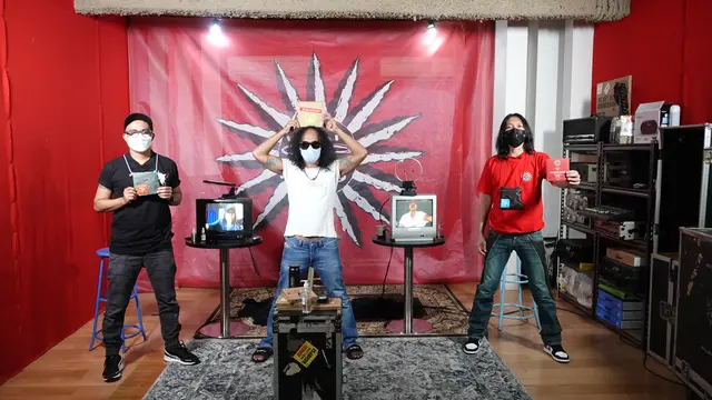 Bimbim, Kaka dan Ivanka Slank saat jumpa pers album terbaru Vaksin. (Slank for Liputan6.com)