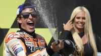 Pembalap Repsol Honda, Marc Marquez, mengaku sengaja menggeber motor secara maksimal sejak awal balapan di MotoGP Ceska. (AFP/Michal Cizek)