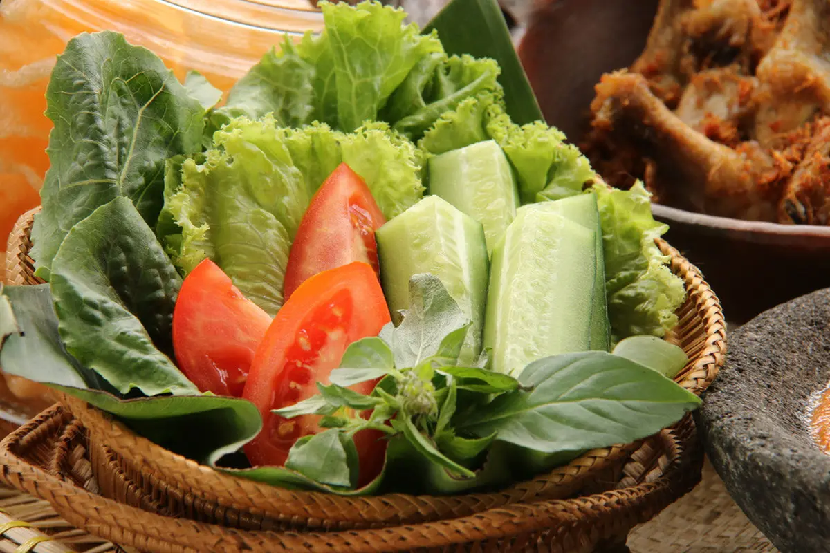 Manfaat Sayur Lalapan, dari Antanan sampai Pohpohan (ariyani Tedjo/Shutterstock)