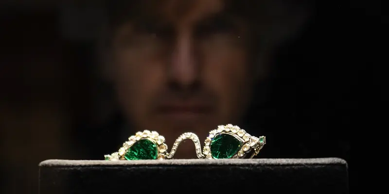 Melihat Kacamata Berlian Abad 17 yang Akan Dilelang di Inggris