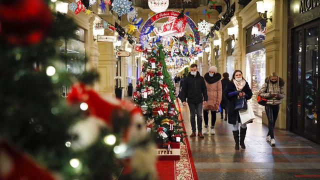 FOTO: Nuansa Natal dan Tahun Baru Sudah Menghiasi Rusia