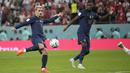 <p>Pemain Prancis, Antoine&nbsp;Griezmann mencetak gol penyeimbang 1-1 ke gawang Tunisia yang berakhir dianulir oleh wasit saat matchday ketiga Grup D Piala Dunia 2022 di Education City Stadium, Rabu (30/11/2022). (AP/Christophe Ena)</p>