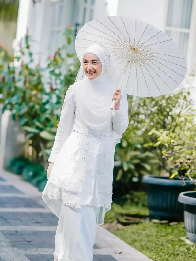 6 Detail Nabila Ishma Pakai Gaun Putih Bak Pengantin, Pesona Curi Perhatian