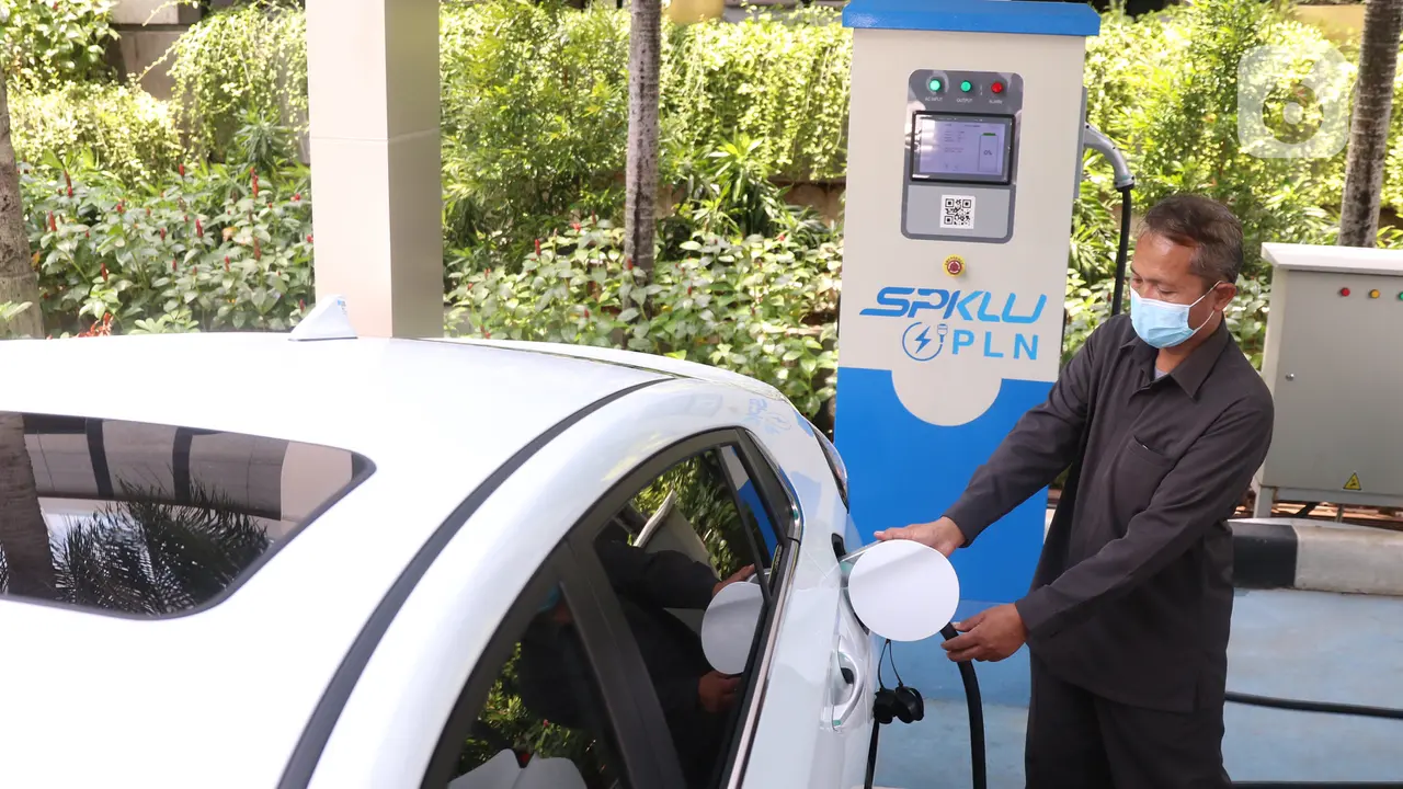 2025, Pemerintah Kejar Target 10 Ribu SPKLU