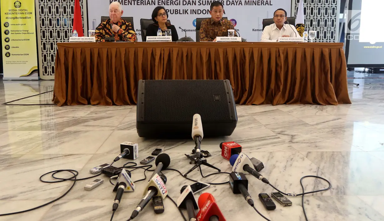 CEO Freeport McMoran Richard Adkerson menyampaikan pernyataan dalam jumpa pers di Kementerian ESDM, Jakarta, Selasa (29/8). PT Freeport Indonesia akhirnya mengamini keinginan pemerintah untuk melepas 51 persen sahamnya. (Liputan6.com/Angga Yuniar)