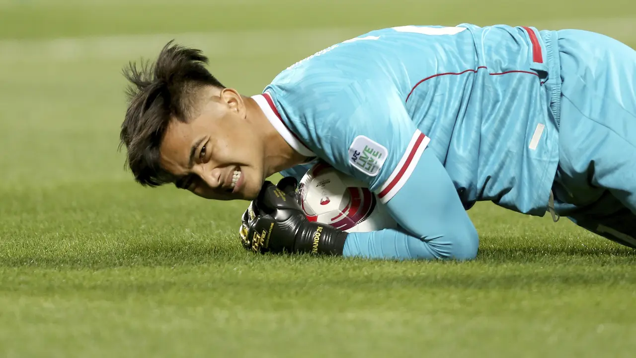 Foto: Penampilan Luar Biasa Ernando Ari saat Bawa Timnas Indonesia Tumbangkan Vietnam di Piala Asia 2023