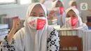 Para santri saat sosialisasi 3M (memakai masker, mencuci tangan dengan sabun, dan menjaga jarak) di Ponpes Daarul Rahman, Jakarta, Rabu (18/11/2020). Kegiatan ini untuk meningkatkan kesadaran generasi muda tentang pentingnya 3M dalam memutus mata rantai penyebaran covid-19. (merdeka.com/Arie Basuki)